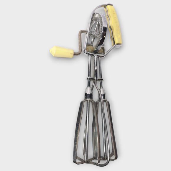 Vintage Maynard Yellow Hand Mixer Hand Beaters - Picture 5 of 5